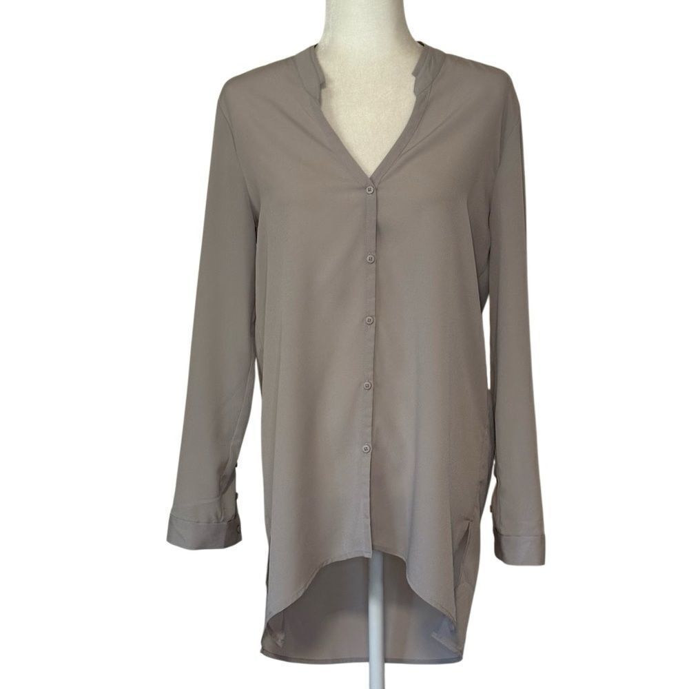 BB Dakota Light Beige/Grey Tunic. Size Medium. New With Tags!
